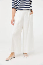Studio Crop Pant -Salt