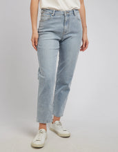 Barkly Straight Leg Jean- Vintage Mid Blue