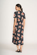 Advanced Interaction Dress - Flower Doodle