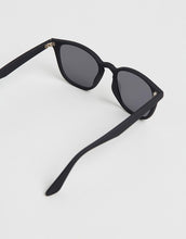 The Chelsea - Carbon Pol