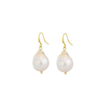 Sylvi Pearl Earrings Gold